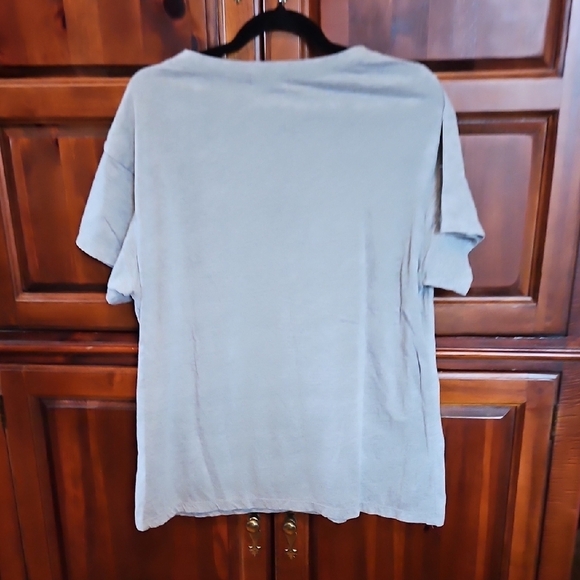 POL Gray V-Neck T-Shirt with Eagle Graphic, SZ L, NWOT! - Picture 3 of 5